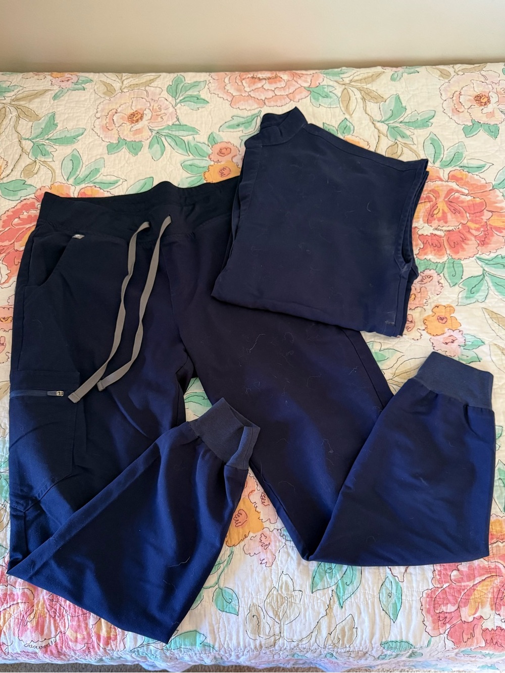 FIGS Scrub Set